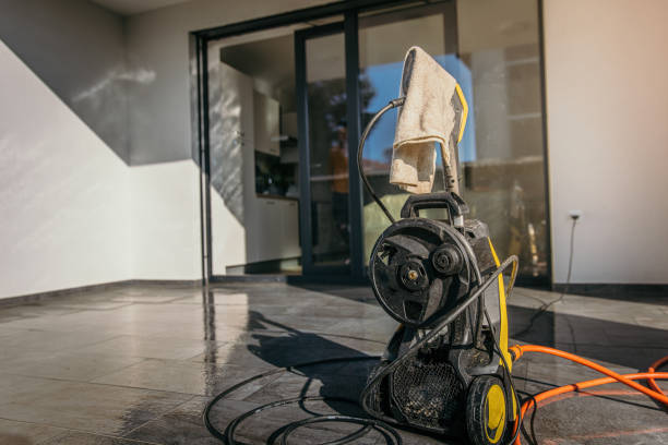 Best Pool Deck Cleaning  in Naples, FL